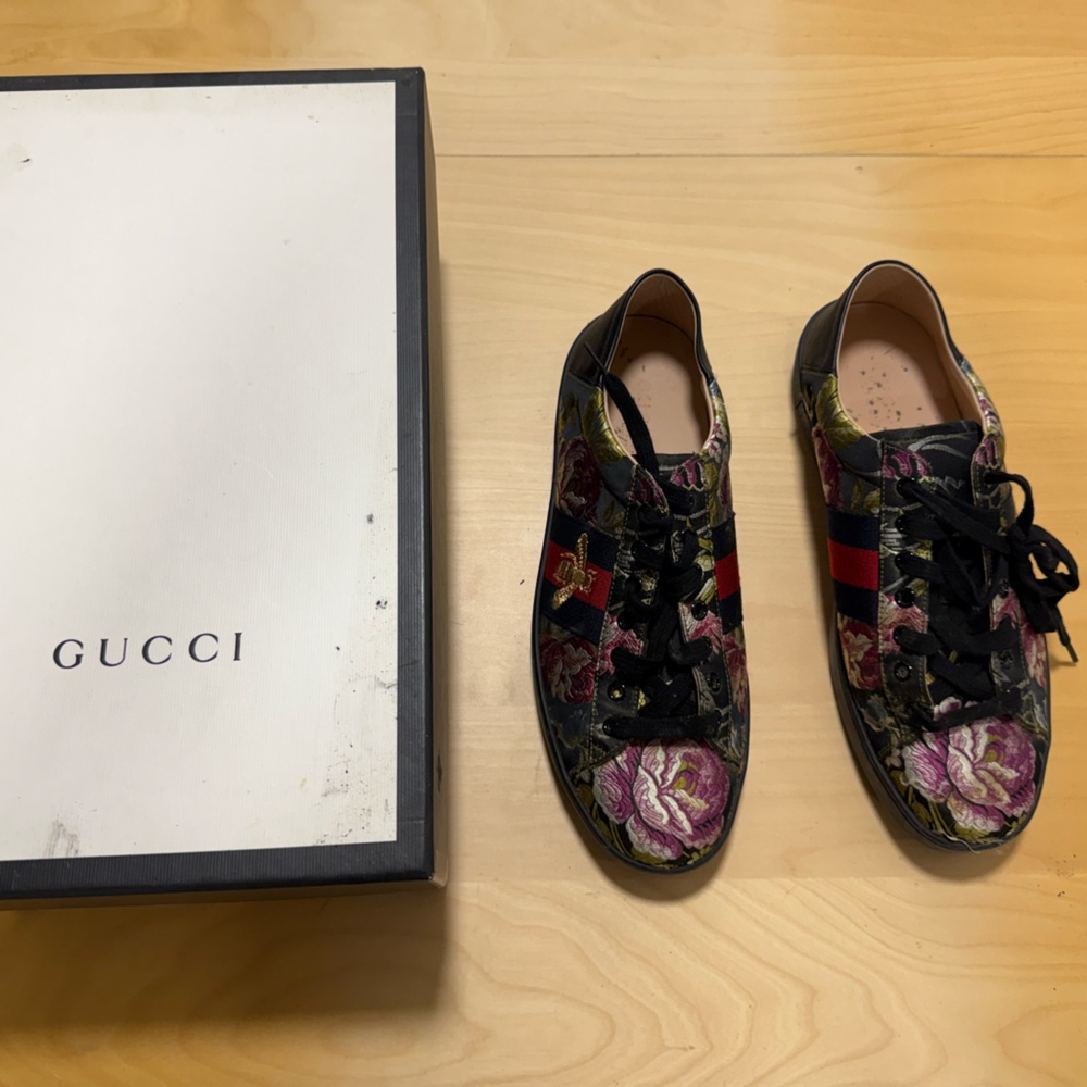 Gucci Women's Floral Sneakers - Black and Red